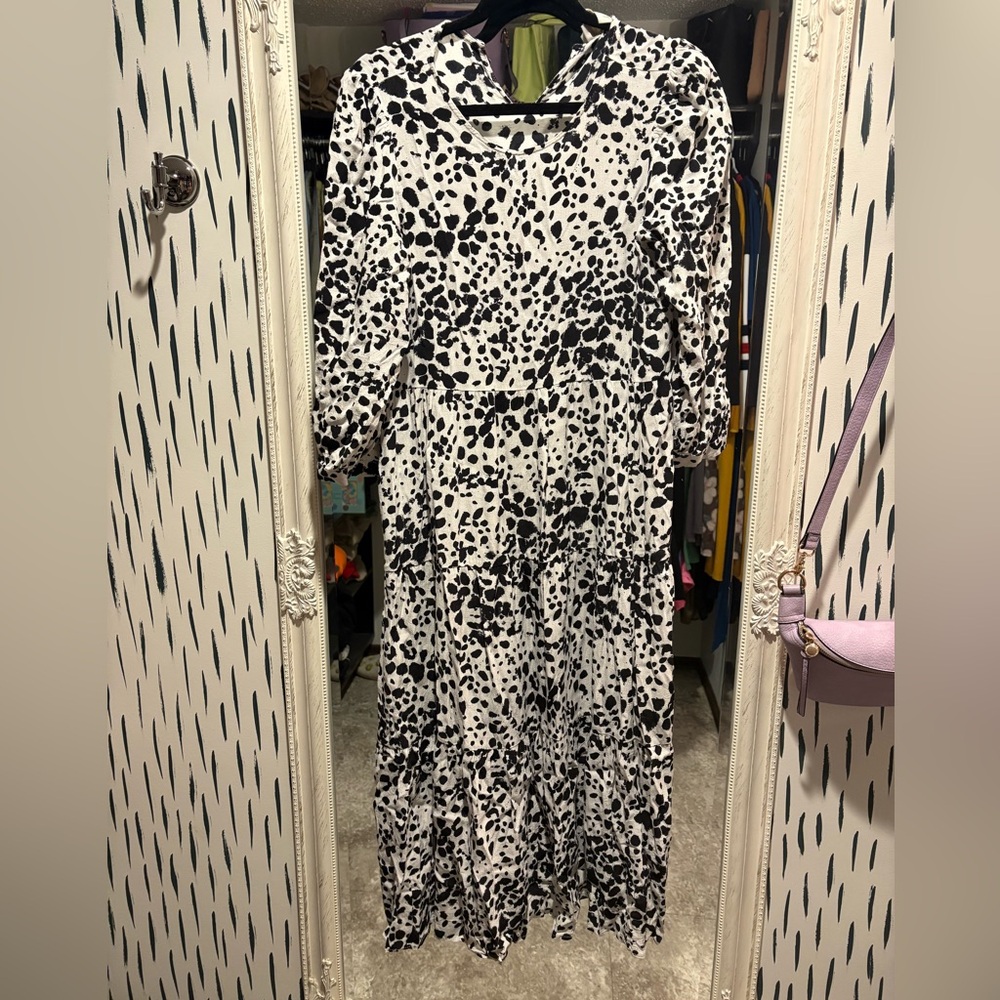 APRICOT Black and White Long Sleeve Dress